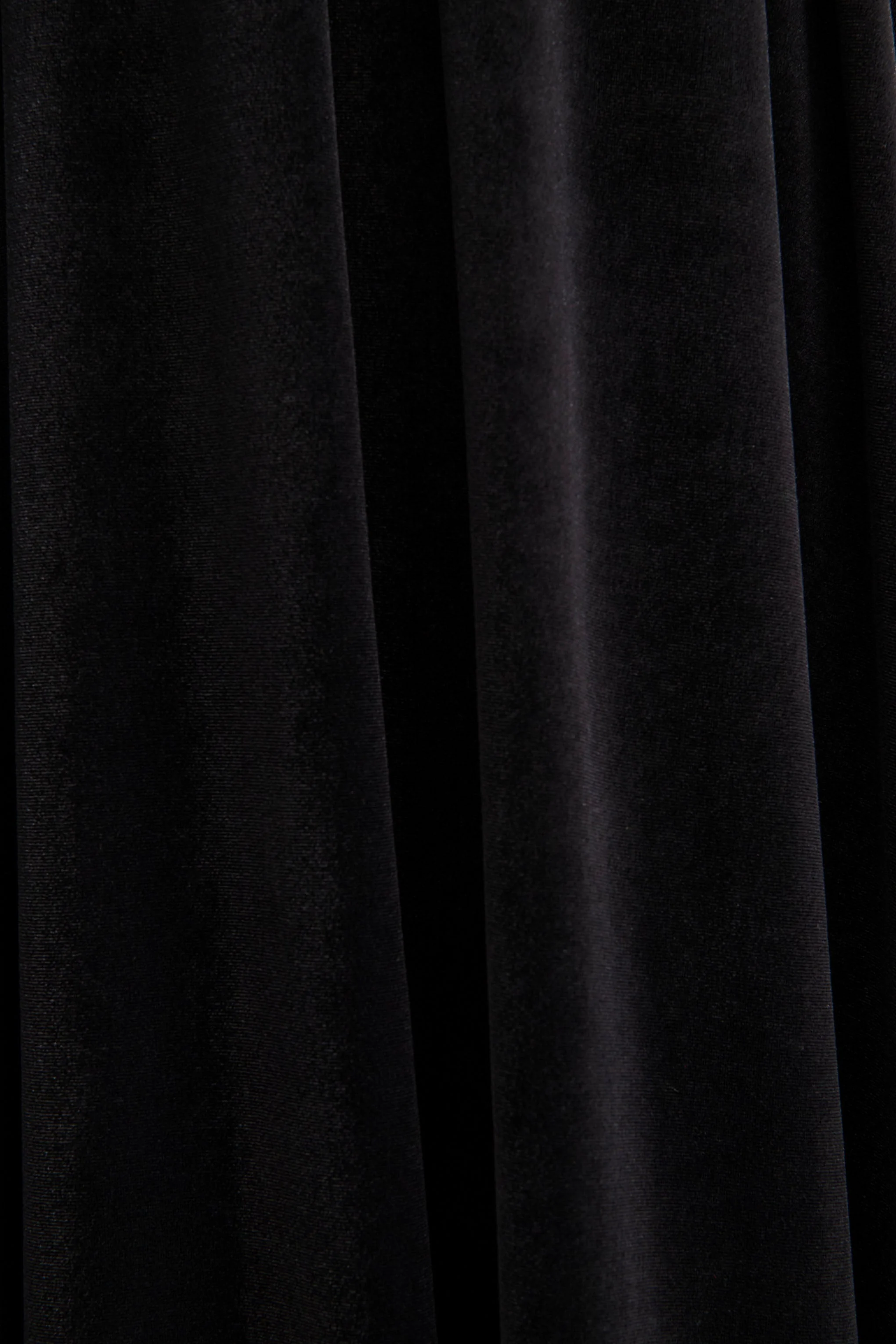 Esmeray | Black Velvet Sweetheart-Neck Midi Dress - Image 6