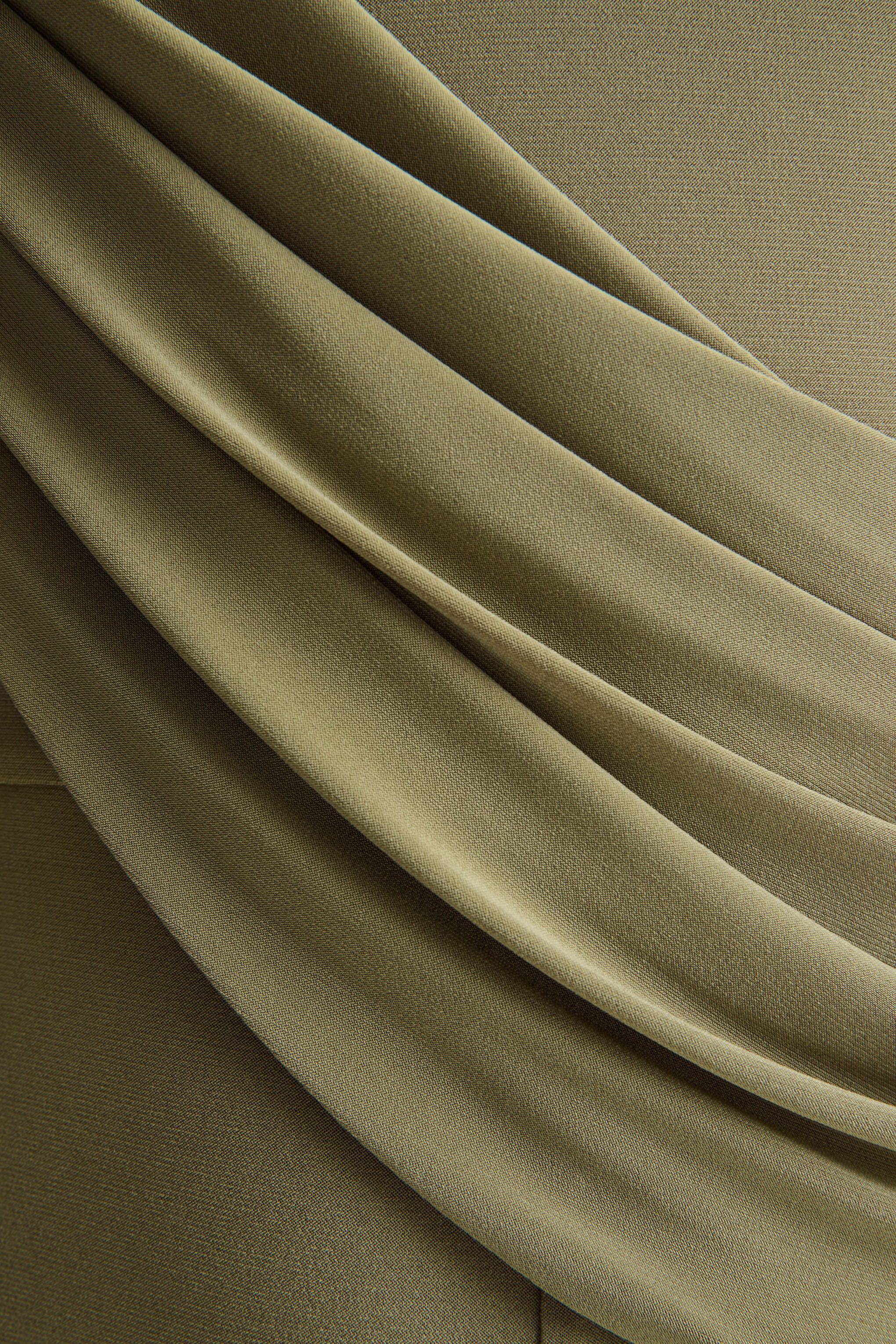 Labina | Green Plunge-Neck Jumpsuit With Cape-Sleeves - Image 7