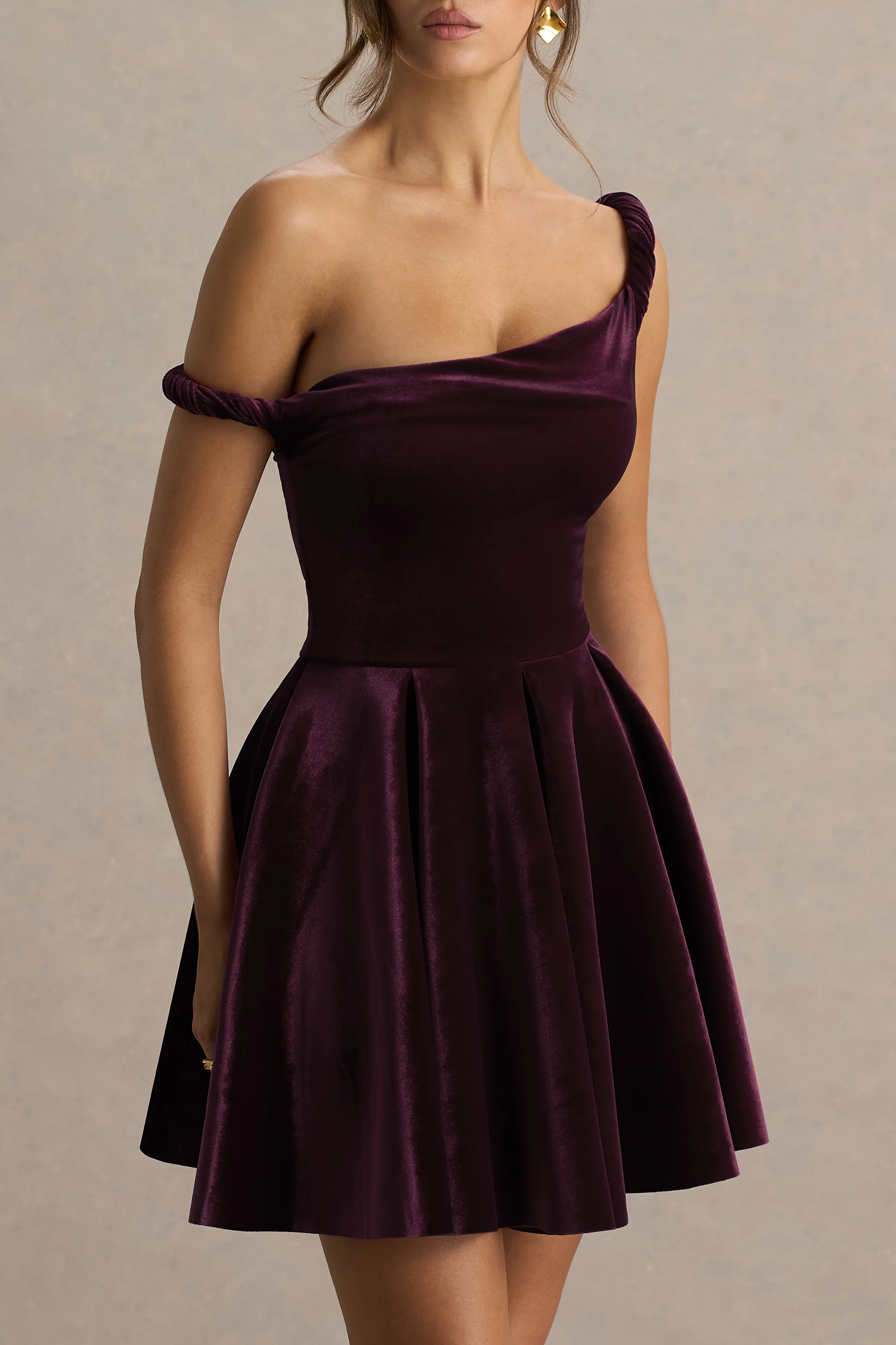 Leticia | Burgundy Velvet Asymmetric-Neck Velvet Mini Dress With Twist-Sleeve - Image 3