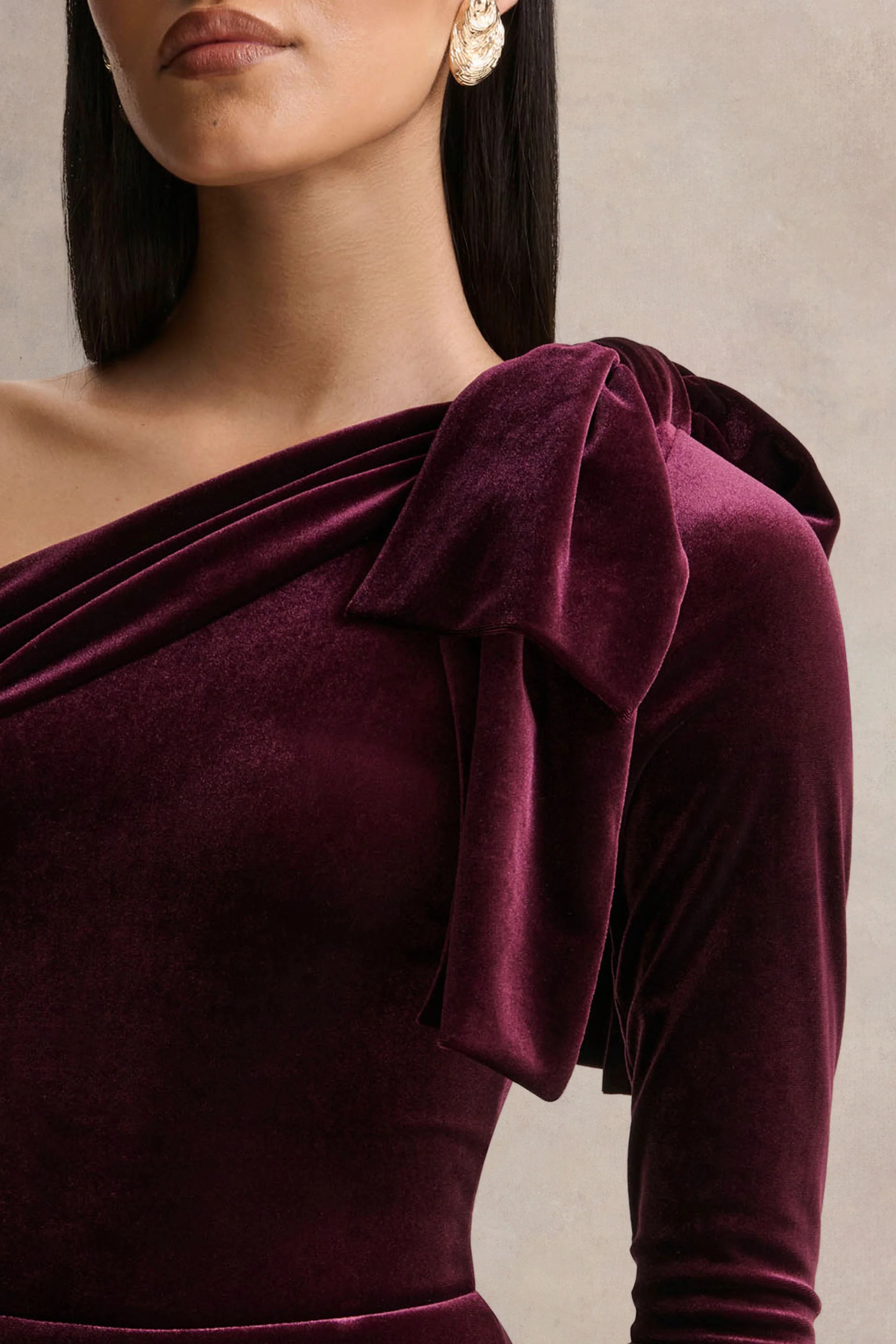 Vespera | Burgundy Velvet Asymmetric Neck Midi Dress With Bow Detail - Image 6