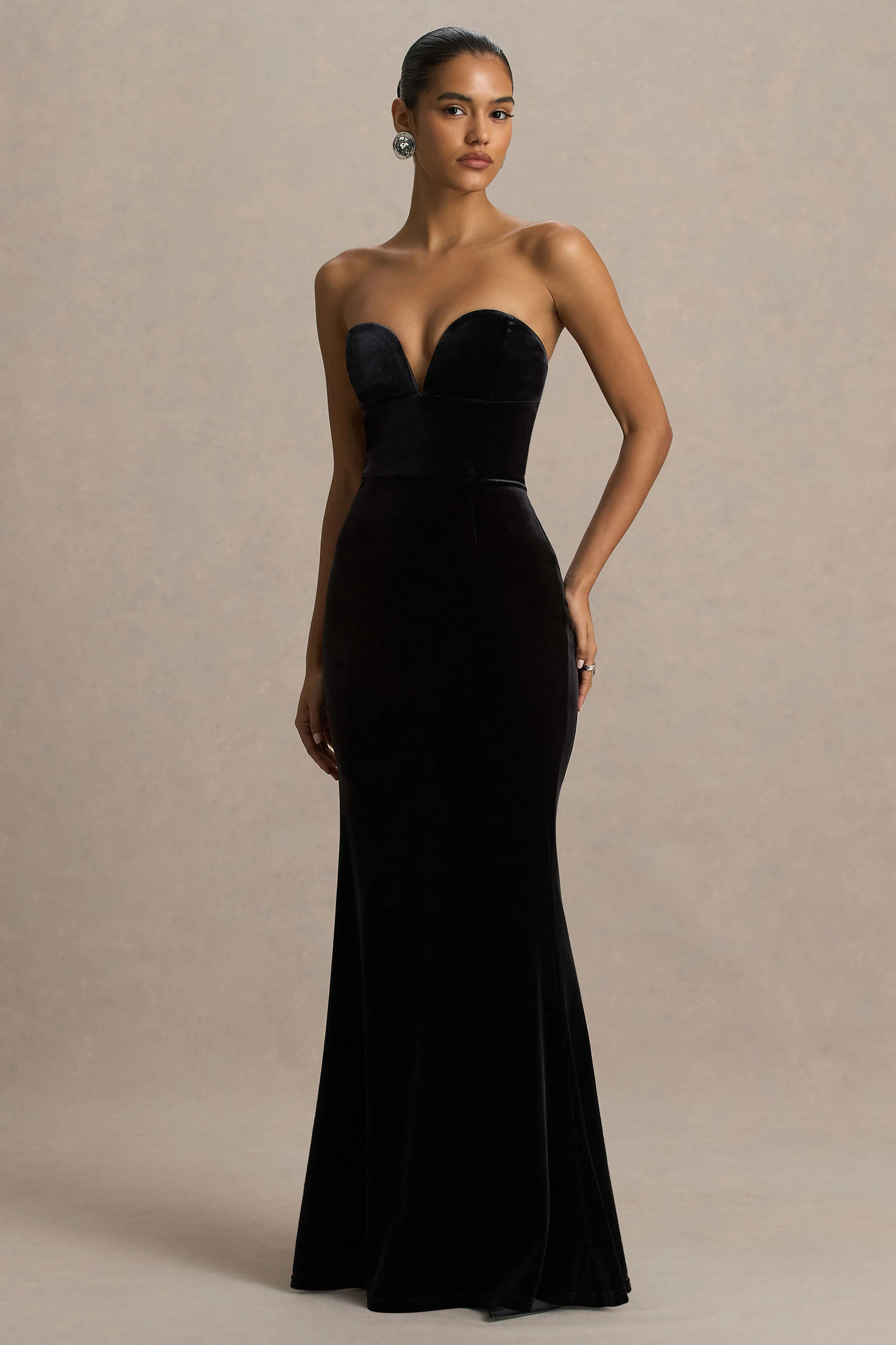 Yolanda | Black Velvet Sweetheart-Neck Maxi Dress - Image 4